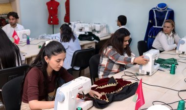 “Nar” nitq və eşitmə məhdudiyyətli şəxslər üçün peşə təlimlərinə dəstəyini davam etdirir