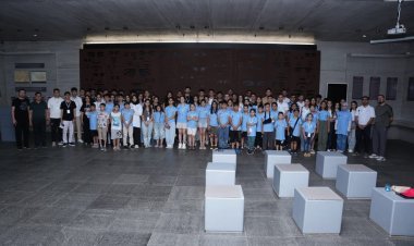 "Konstitusiya və Suverenlik İli"nə həsr olunmuş Yay düşərgəsinin iştirakçıları Quba Soyqırımı Memorial Kompleksində