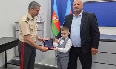 "Azərbaycan Televiziya və Radio Verilişləri" QSC-nin Şəhid operatoru Sirac Abışov "Hərbi Əməkdaşlıq Sahəsində Xidmətlərə görə" medalı ilə təltif olundu.