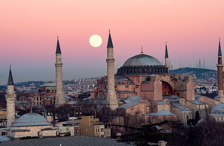 2025-ci ilin ilk altı ayında Türkiyəyə gələn turistlərin sayı artıb