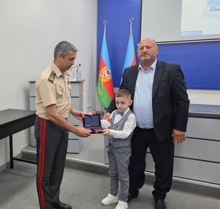 "Azərbaycan Televiziya və Radio Verilişləri" QSC-nin Şəhid operatoru Sirac Abışov "Hərbi Əməkdaşlıq Sahəsində Xidmətlərə görə" medalı ilə təltif olundu.