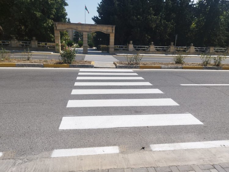 Şabran şəhərində yol nişanlanma işləri həyata keçirilib