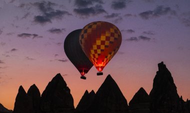 Sehrlər diyarı Kapadokiyada sübh çağı balon baleti