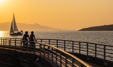 İzmirdən Muğlaya: Egey dənizi gün batandan sonra dirçəlir