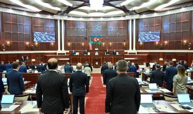 Milli Məclisin növbədənkənar sessiyasının xüsusi iclası keçirilib