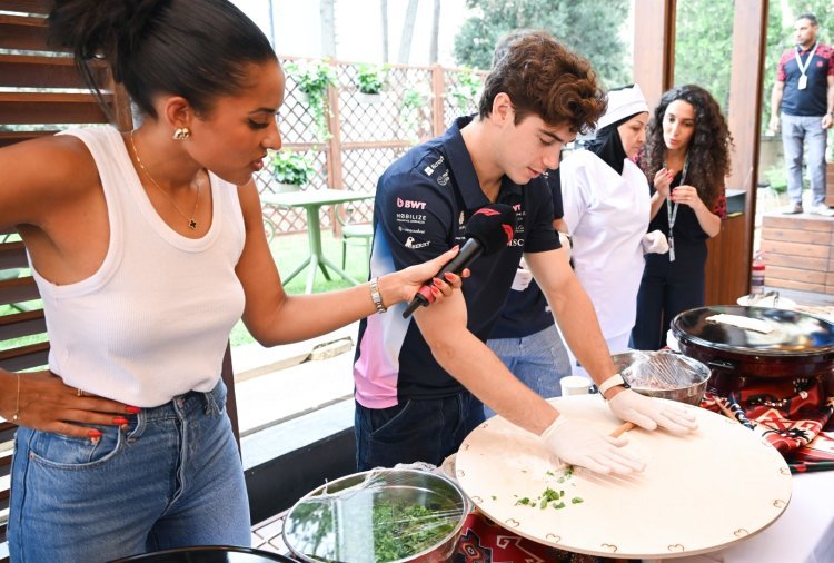 Formula 1 pilotları Bakıda qutab bişirdilər!