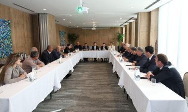 Ağdam şəhərində Zəfər Günü ilə əlaqədar dəyirmi masa keçirilib