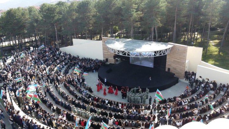 Gədəbəydə “8 Noyabr – Zəfər Günü”münasibətilə bayram konserti təşkil edilib