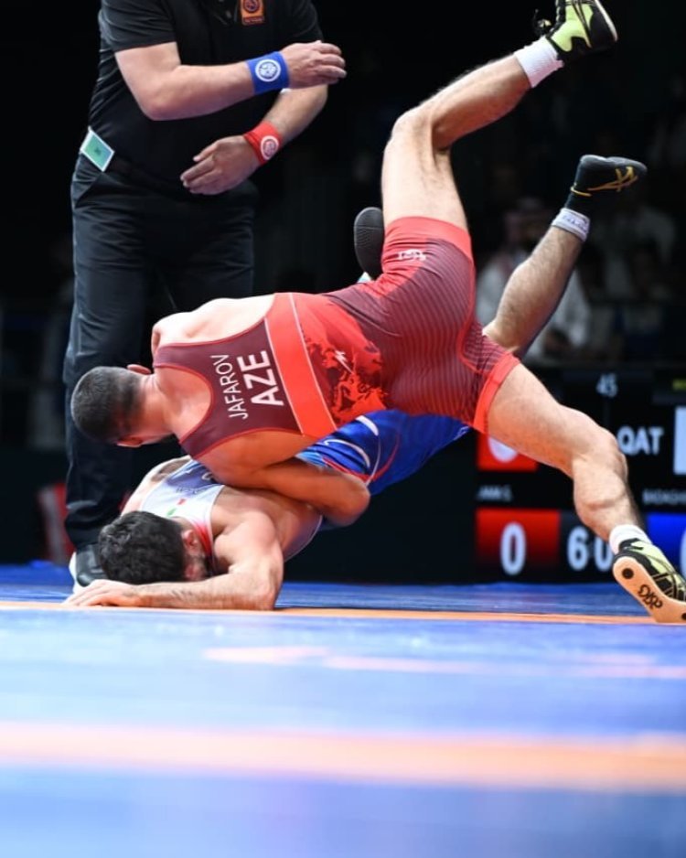 Həsrət Cəfərov İslamiadada gümüş medal qazandı