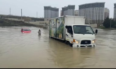 ADSEA gücləndirilmiş rejimdə çalışır, amma Bakıda küçələrin bir hissəsi suyun altındadır - Anoloji hadisə neçə dəfə təkrarlanacaq?